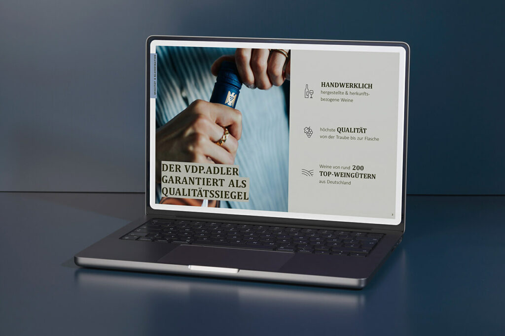 Darstellung einer PowerPoint-Präsentation auf einem Laptop
