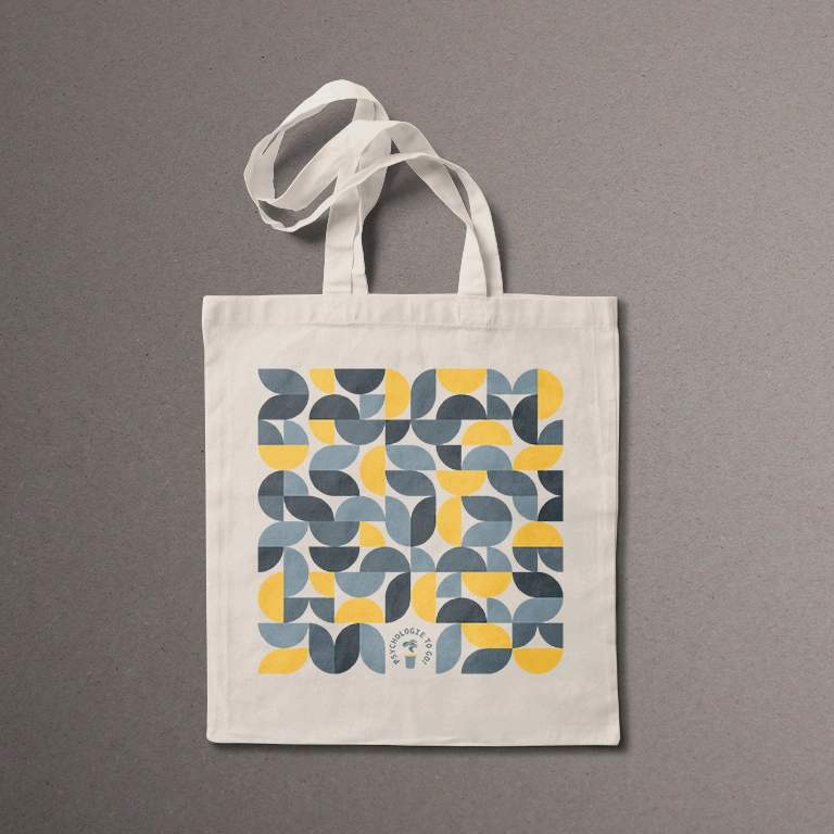 Jutebeutel mit dem Logo und Muster im Corporate Design von Psychologie to go