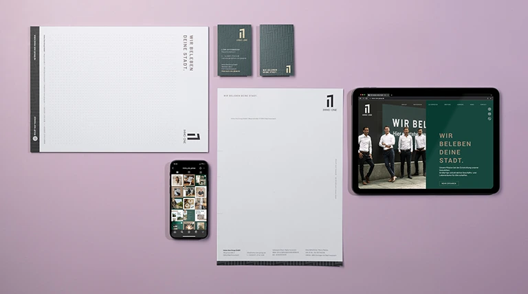 Übersicht über Geschäftsausstattung und Webdesign im einheitlichen Corporate Design