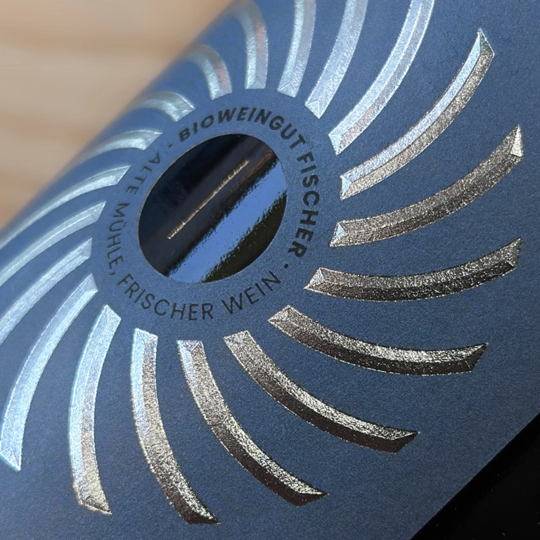 Veredelung der Etiketten des Bioweinguts Fischer