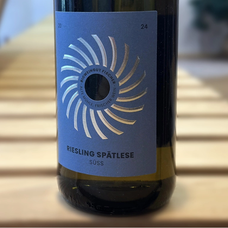 Etiketten des Bioweinguts Fischer